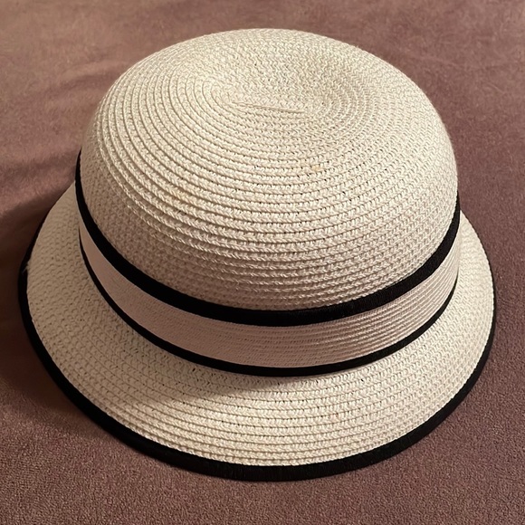 Le Chateau white and black straw hat❤️Price Drop❤️ - Picture 2 of 8